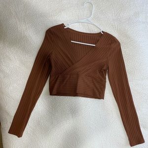 V-neck cropped top